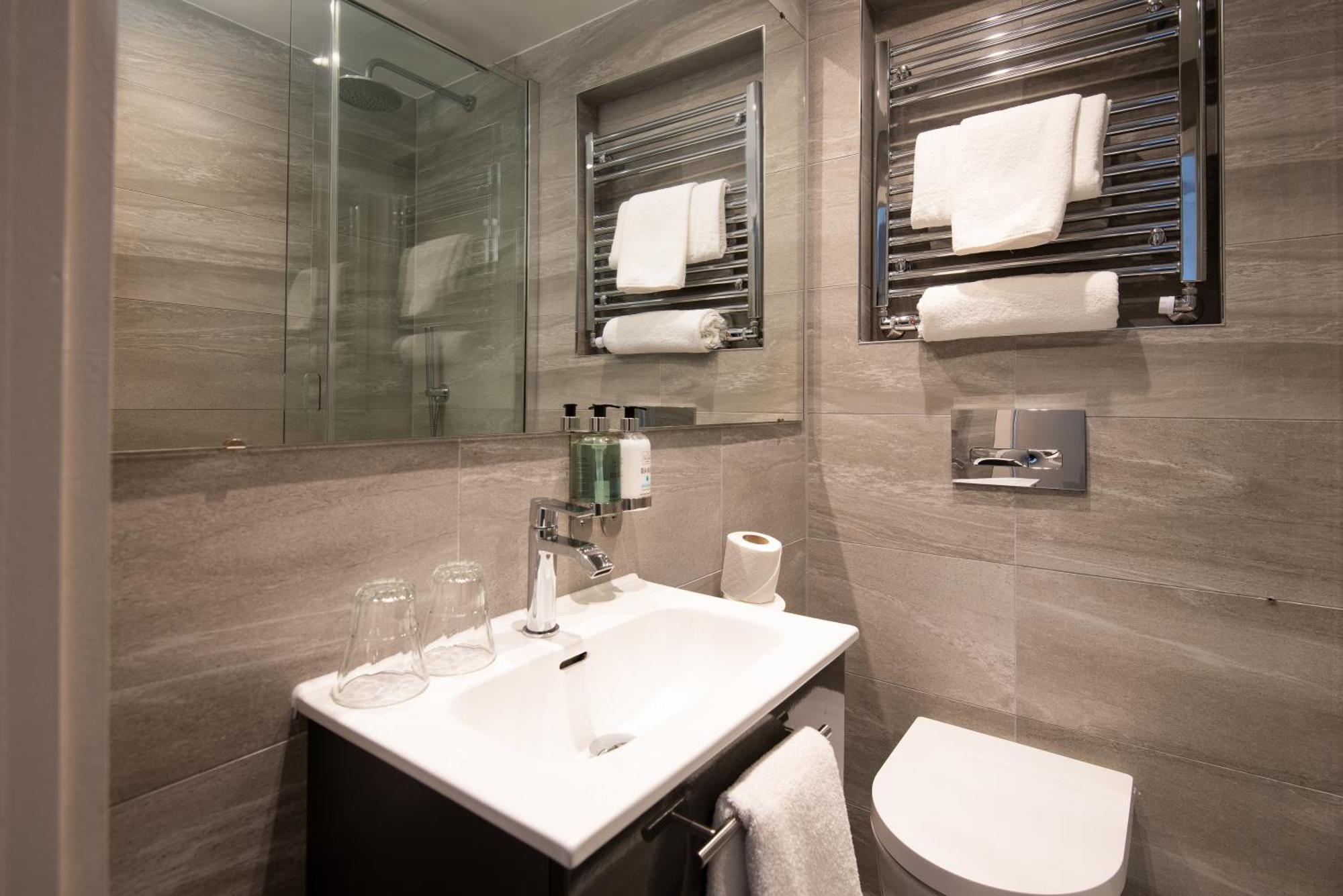 Windermere Rooms At The Wateredge Inn แอมเบิลไซด์ ภายนอก รูปภาพ