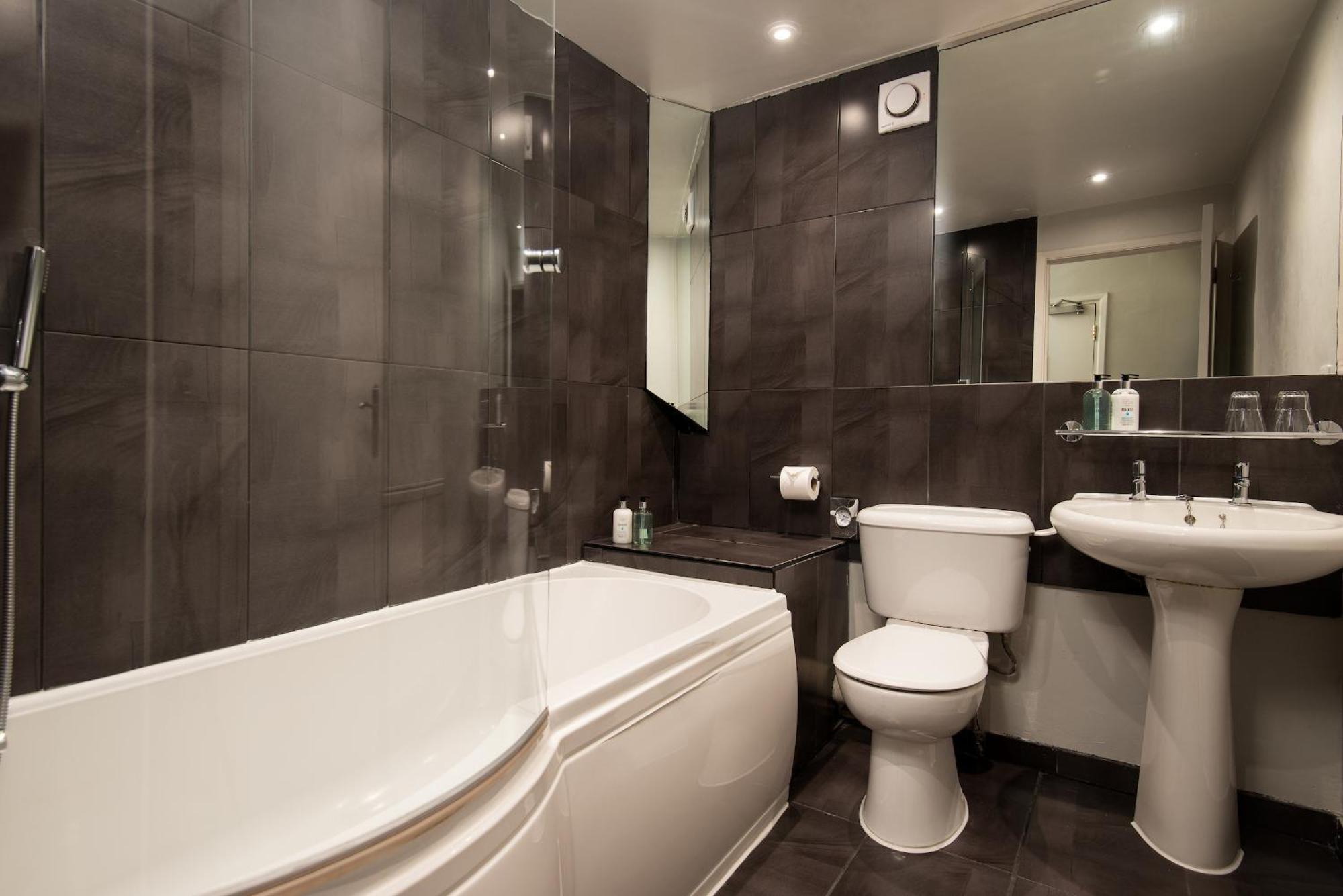 Windermere Rooms At The Wateredge Inn แอมเบิลไซด์ ภายนอก รูปภาพ